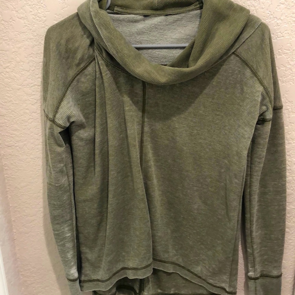 Women’s long sleeve shirt
